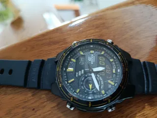 Casio Edifice Cronógrafo Negro Dorado