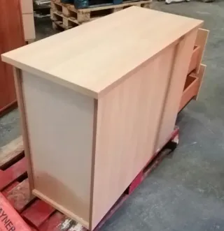 Mueble de madera con 2 cajones