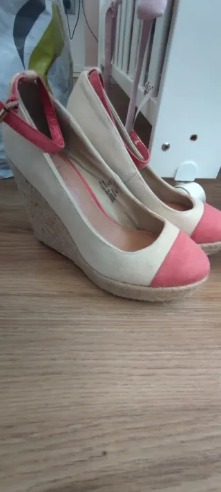 Zapatos cuña beige y rosa