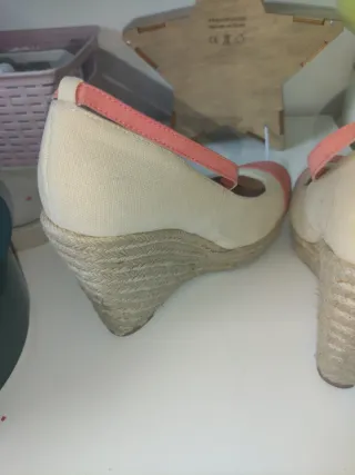 Zapatos cuña beige y rosa