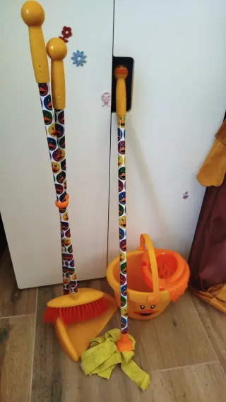 Kit de limpieza infantil con cubo