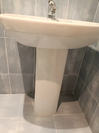 Pie de lavabo blanco