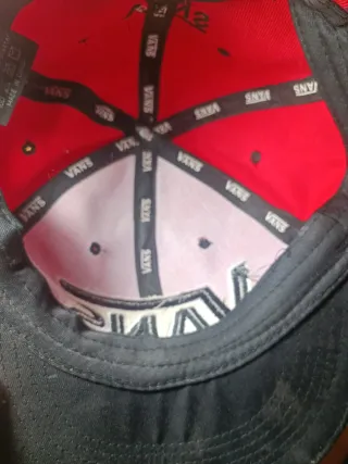 Gorra Vans Roja y Negra