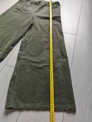 Pantaloni larghi verdi a coste