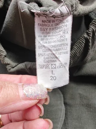 Pantaloni larghi verdi a coste