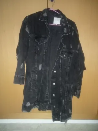 Chaqueta vaquera larga desgastada oversize