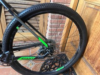 Bicicleta Gigante Negra y Verde