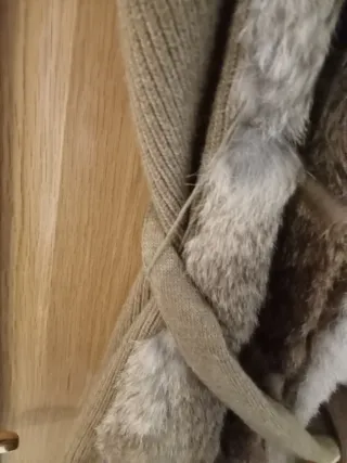 Chaleco de lana y piel , forrado .