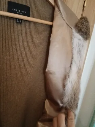 Chaleco de lana y piel , forrado .