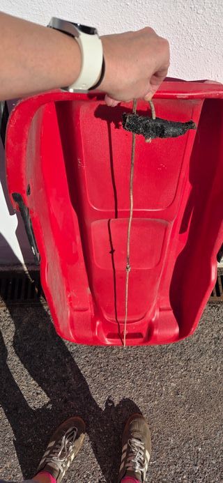 Trineo de nieve rojo