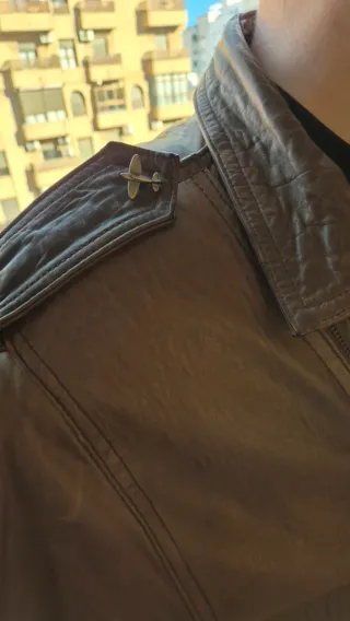 Chaqueta de cuero marrón