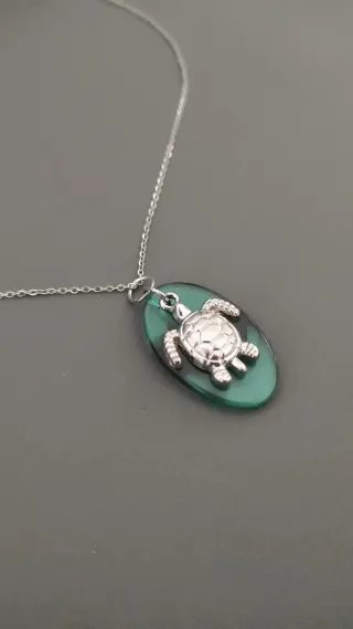 Collana con ciondolo tartaruga verde