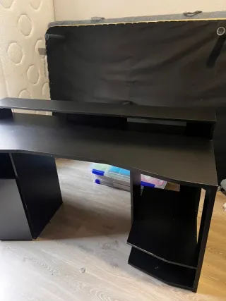 Escritorio Gamer Negro con Estante