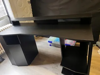 Escritorio Gamer Negro con Estante