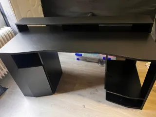 Escritorio Gamer Negro con Estante