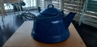 Teiera in latta smaltata blu