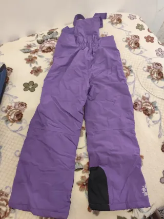 Mono de esquí morado para niña