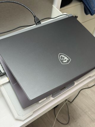 Portátil MSI, teclado y raton msi, monitor hp