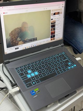 Portátil MSI, teclado y raton msi, monitor hp