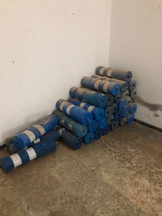 Hitos de señalización azul