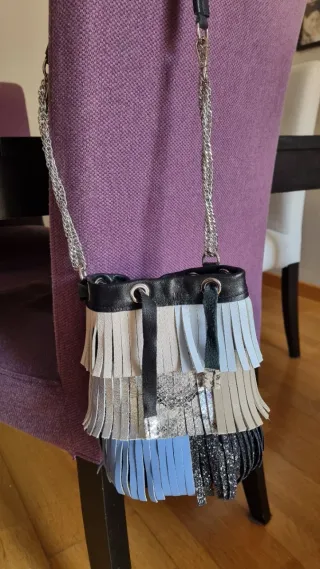 Bolso de piel Sasasu con flecos