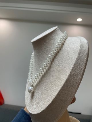 Collar de perlas sintéticas