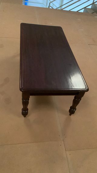 Mesa de centro de madera oscura