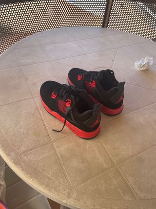 Air Jordan 4 Bambas Negras y Rojas