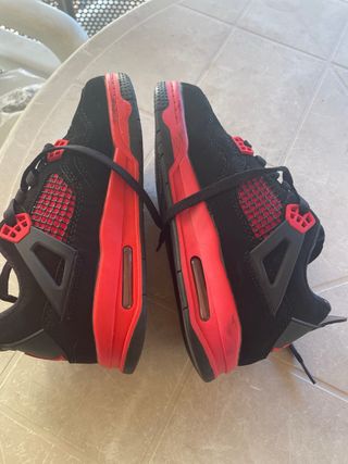 Air Jordan 4 Bambas Negras y Rojas