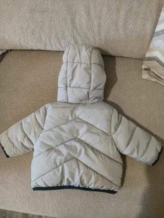 Casaco de bebé com capuz