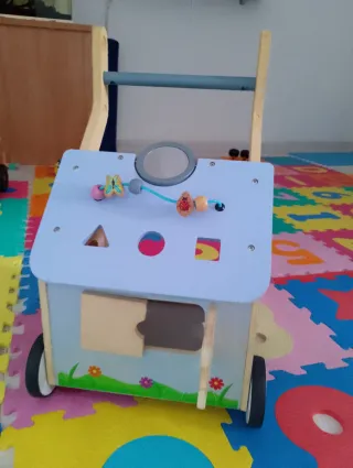 Caminador de madera para bebés