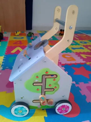 Caminador de madera para bebés