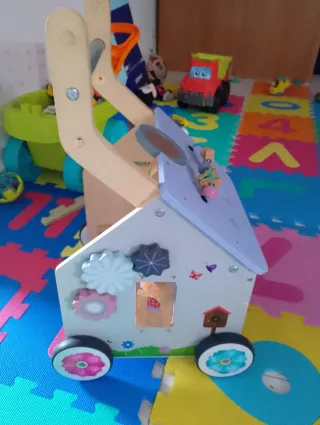 Caminador de madera para bebés