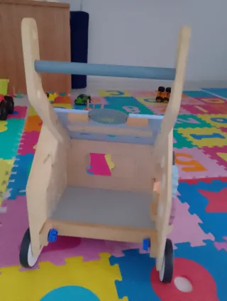Caminador de madera para bebés