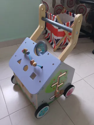 Caminador de madera para bebés