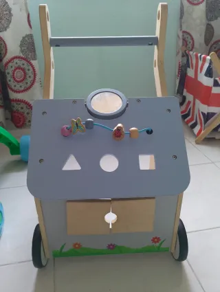 Caminador de madera para bebés