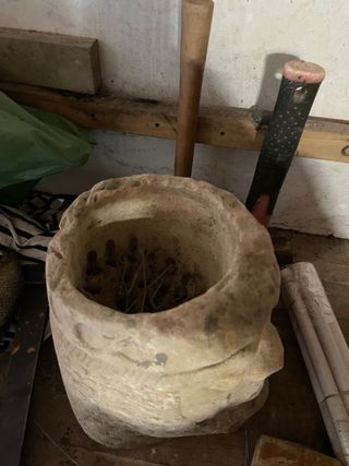 Estatua antigua hecha a mano