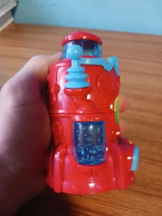Máquina Kazoom con figuras