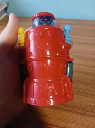 Máquina Kazoom con figuras