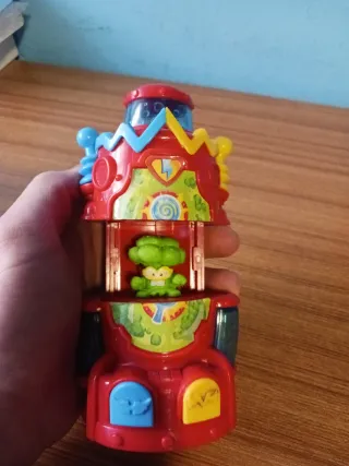 Máquina Kazoom con figuras