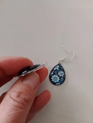 Orecchini goccia cielo stellato fiori blu