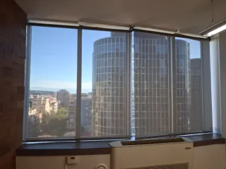 Estores enrollables marrones de tela