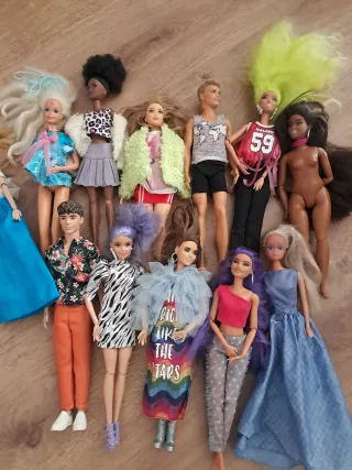 Confezione da 12 bambole Barbie