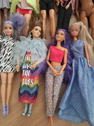 Confezione da 12 bambole Barbie
