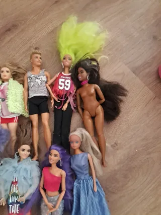 Confezione da 12 bambole Barbie