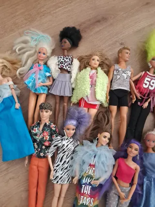 Confezione da 12 bambole Barbie