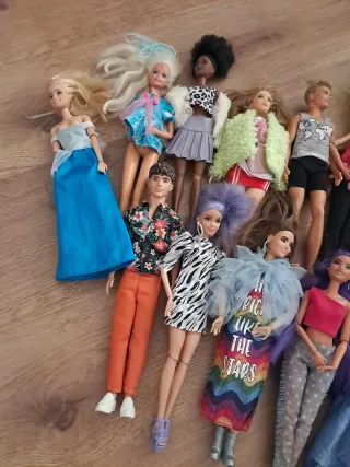 Confezione da 12 bambole Barbie