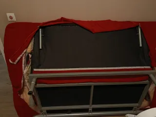 Sofá cama rojo abatible