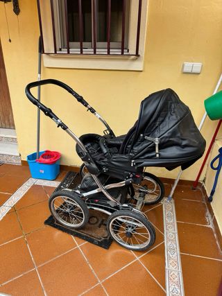 Carrito de bebé negro