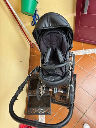 Carrito de bebé negro